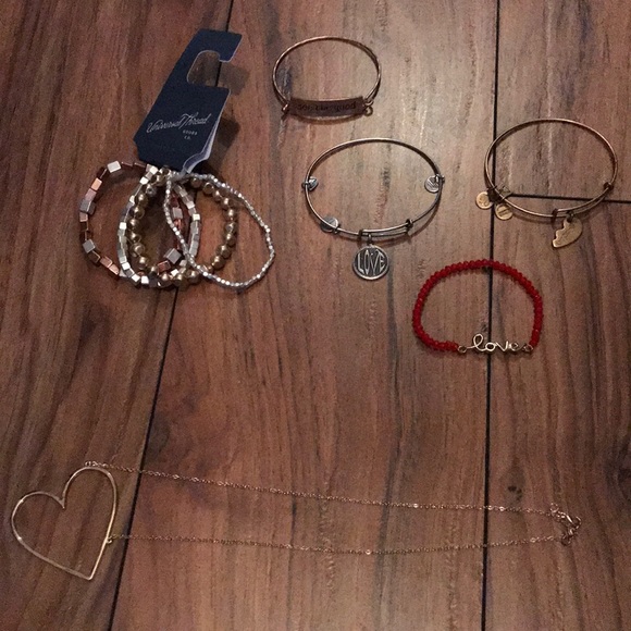 Jewelry bundle - Picture 1 of 7